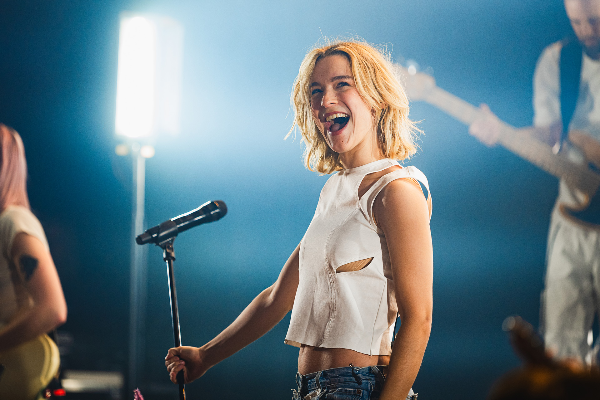 De Belgische hitsensatie Pommelien Thijs tijdens haar uitverkochte show in de grote zaal - Foto door Annemarie ten Kate