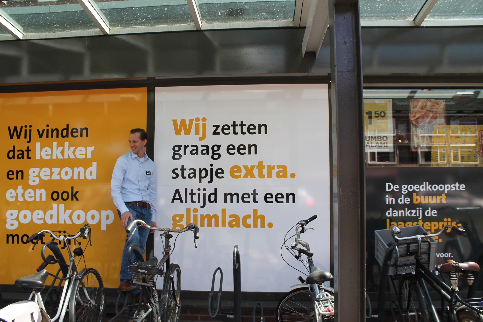 verbindt zijn supermarkt met de samenleving